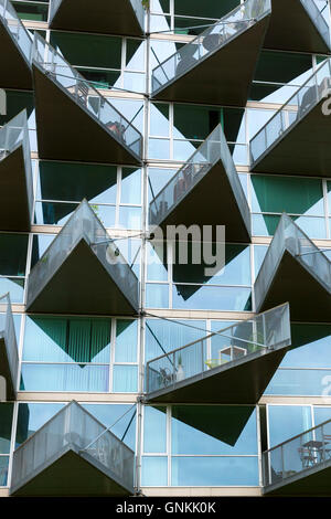 Balcon en verre Architecture moderne nouveau haut lieu maison orestads développement boulevard à orestad ville, Copenhague, Danemark Banque D'Images