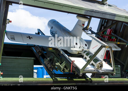 Un drone (UAV) avec des caractéristiques de furtivité Rheinmetall KZO dans la position de départ. L'armée allemande. Banque D'Images