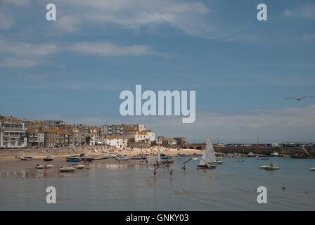 Marée basse à St Ives, Cornwall. Banque D'Images