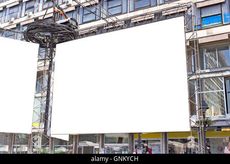 Blank billboard dans une rue de la ville Banque D'Images