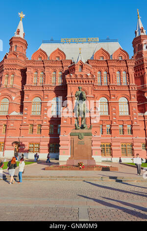 Musée Historique de l'état et statue équestre du Maréchal Gueorgui Joukov Carré Manezhnaya ou Manege Square Moscou Russie Banque D'Images