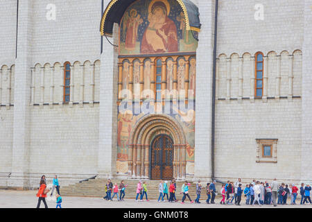 Portail nord de la cathédrale de la Dormition aussi connu sous le nom de Cathédrale de l'Assomption par Aristotele Fioravanti en 1479 Kremlin Moscou Russie Banque D'Images