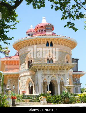 L'arabesque Palais Monseratte sur une colline près de la ville de Sintra, Lisbonne, Portugal Banque D'Images