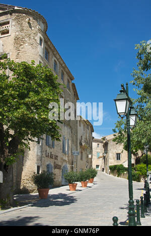 Rue de la Fontaine Menerbes hilltop village Luberon Provence France Banque D'Images