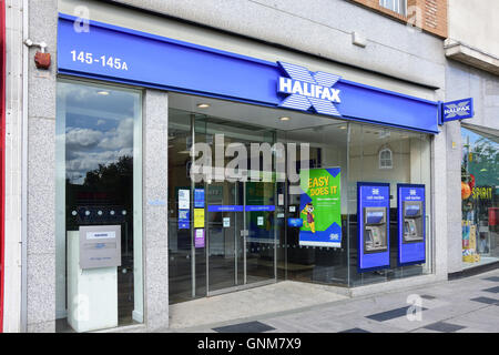 Halifax Bank, Slough High Street, Slough, Berkshire, Angleterre, Royaume-Uni Banque D'Images