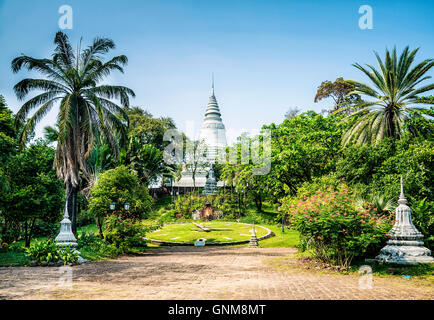 Wat Phnom temple monument dans le centre de Phnom Penh au Cambodge Banque D'Images