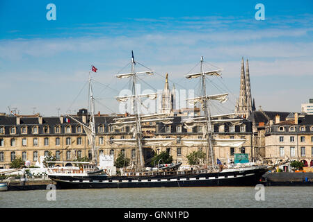 Garonne, voilier historique et le centre historique de Bordeaux, Gironde. Aquitaine France Europe Banque D'Images