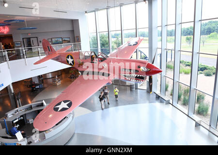 Kalamazoo, MI, USA - Le 23 juin 2016 : P-40 sur l'affichage à l'air Zoo Museum à Kalamazoo, Michigan Banque D'Images