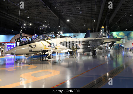 Kalamazoo, MI, USA - Le 23 juin 2016 : Grumman F-14A sur l'affichage à l'air Zoo Museum à Kalamazoo, Michigan Banque D'Images