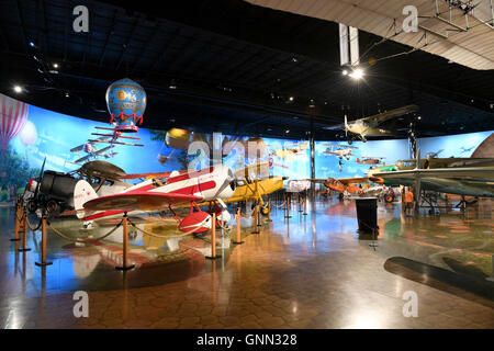 Kalamazoo, MI, USA - Le 23 juin 2016 : Aéronefs en exposition à l'air Zoo Museum à Kalamazoo, Michigan Banque D'Images