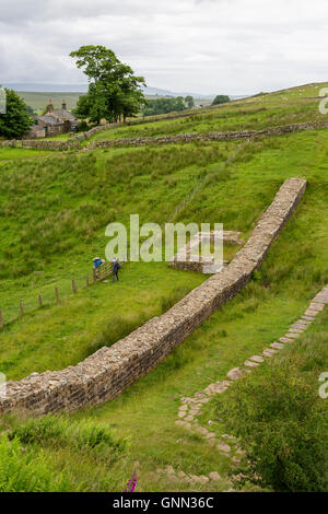 Northumberland, England, UK. Écart sur tourelle Peel Tour Mur d'Hadrien (Sentier Pennine Way). Banque D'Images