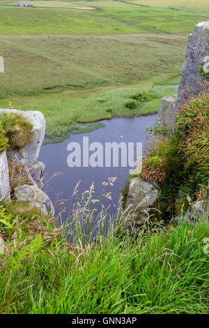 Northumberland, England, UK. Crag Lough sur Swan, de Peel Crags, mur d'Hadrien (Sentier Pennine Way). Banque D'Images