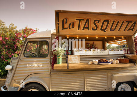 La Tasquita vieux camion alimentaire. Malaga. Costa del Sol, Andalousie le sud. Espagne Europe Banque D'Images