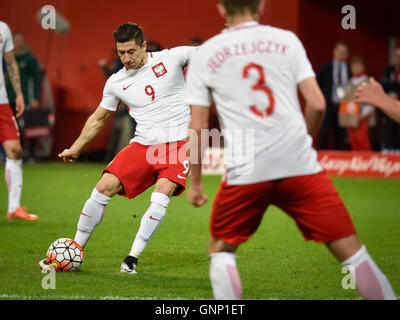 WROCLAW, POLOGNE - Le 26 mars 2016 : Robert Lewandowski en action lors d'un match amical international de football Pologne contre la Finlande Banque D'Images