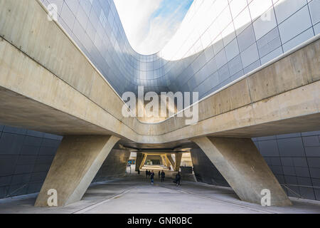 Séoul, Corée du Sud- 6 décembre 2015 : la conception de Dongdaemun Plaza, également appelé le DDP, est un important jalon dans le développement urbain Banque D'Images