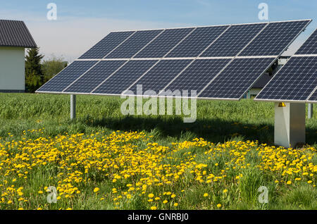 Ulrichsberg, Autriche, installations solaires sur un champ dans le coin supérieur Muehlviertel Banque D'Images