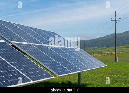 Ulrichsberg, Autriche, installations solaires sur un champ dans le coin supérieur Muehlviertel Banque D'Images