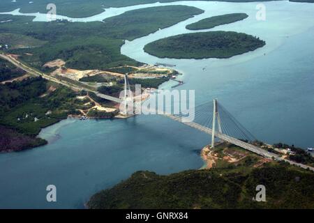 Une vue de pont de Barelang à Batam, Indonésie. Photo par Yuli Seperi/Alamy Banque D'Images