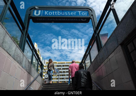 Berlin, Allemagne, l'entrée de la station de métro Kottbusser Tor Banque D'Images