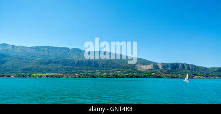 La voile sur le lac d'Annecy. Haute-Savoie. La France. L'Europe Banque D'Images