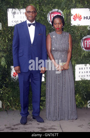 12 juin 2016 - Samuel L Jackson et Sophie Davies participant à l'un pour les garçons Fashion Ball 2016 au Victoria & Albert Museum de Banque D'Images