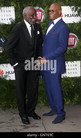 12 juin 2016 - Richard Roundtree et Samuel L Jackson participant à l'un pour les garçons Fashion Ball 2016 au Victoria & Albert Museum Banque D'Images