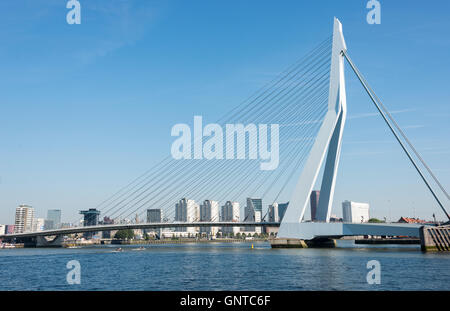 ROTTERDAM, Pays-bas- le 31 août 2016 : l'Erasmus avec l'horizon de la ville Rotterddam le 31 août 2016 à Rotterda Banque D'Images