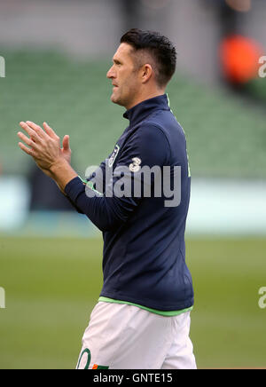 La République d'Irlande Robbie Keane l'échauffement pendant le Salon International de l'environnement à l'Aviva Stadium de Dublin. ASSOCIATION DE PRESSE Photo. Photo date : mercredi 31 août 2016. Voir l'ACTIVITÉ DE SOCCER Histoire République. Crédit photo doit se lire : Niall Carson/PA Wire. RESTRICTIONS : usage éditorial uniquement, pas d'utilisation commerciale sans autorisation préalable, veuillez contacter PA Images pour plus de renseignements : Tél :  +44 (0) 115 8447447. Banque D'Images