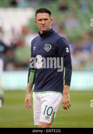 La République d'Irlande Robbie Keane l'échauffement pendant le Salon International de l'environnement à l'Aviva Stadium de Dublin. Banque D'Images