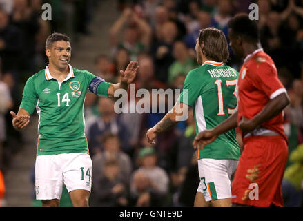 République d'Irlande est Jon Walters célèbre marquant son quatrième but du côté du jeu pendant le Salon International de l'environnement à l'Aviva Stadium de Dublin. Banque D'Images