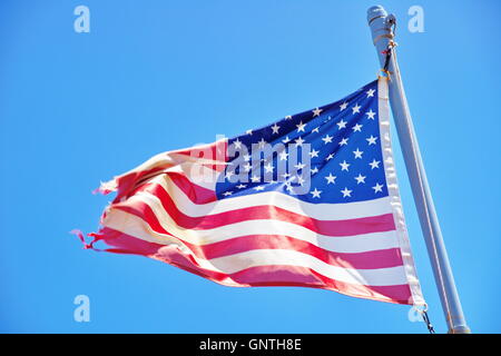 USA flag voltigeant dans le vent Banque D'Images