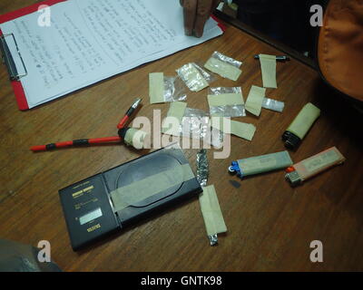 Quezon City, Philippines. Août 31, 2016. D'une valeur de 3 000 pesos de shabu ont été confisqués à 9 toxicomanes qui ont été pris de faire un pot session en Culiat, Quezon City. Credit : PACIFIC PRESS/Alamy Live News Banque D'Images