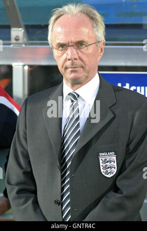 7 Septembre 2005 - Irlande du Nord 1 Angleterre 0. Gestionnaire de l'Angleterre Sven-Göran Eriksson juste avant le coup d'envoi à Windsor Park à Belfast. L'Irlande du Nord a gagné le match par un but David Healy. Banque D'Images