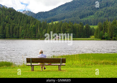 Vue sur le lac Spitzingsee, Bavière Banque D'Images