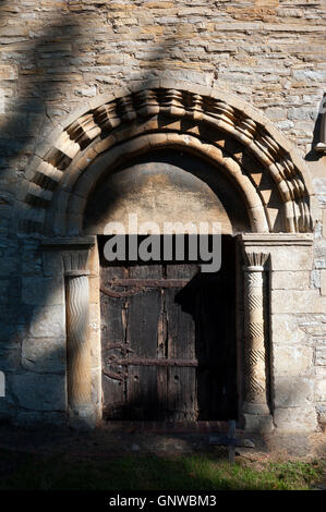 Un Norman porte à l'église Saint-Nicolas, Earl's Croome, Worcestershire, Angleterre, RU Banque D'Images