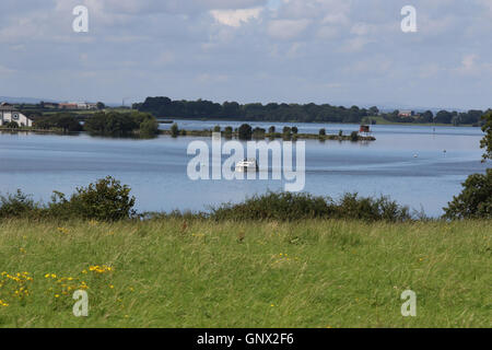 Cruiser voile sur le Lough Neagh, Irlande du Nord, le plus grand lac d'eau douce du Royaume-Uni. Banque D'Images