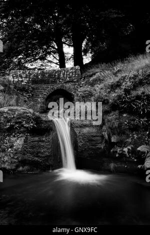 Cascade à trois Shires Head et piscine sacoches Peak District Banque D'Images