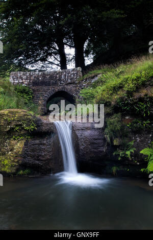 Cascade à trois Shires Head et piscine sacoches Peak District Banque D'Images