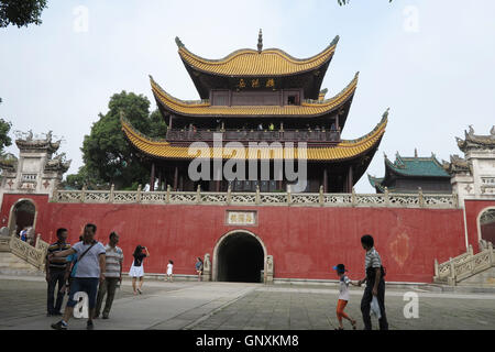 Yueyang, Yueyang, Chine. Du 1er septembre 2016. Yueyang, Chine- ?31 Août 2016 : ?(EDITORIAL ?utiliser ?SEULEMENT. ?CHINE ?OUT) Yueyang Tower à Yueyang, Chine centrale¡Â.s dans la province de Hunan. Yueyang Tower est une ancienne tour chinois dans Yueyang sur la rive du lac Dongting. Aux côtés de l'Pavilion of Prince Teng et Yellow Crane Tower, c'est l'un des Trois Grands Tours de Jiangnan. Jiangnan est une région géographique en Chine se référant aux terres situées immédiatement au sud du cours inférieur du fleuve Yangtsé, y compris la partie sud de la Delta du Yangtze. © SIPA Asie/ZUMA/Alamy Fil Live News Banque D'Images