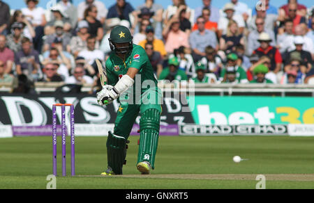 Leeds, UK. 06Th Sep 2016. Headingley Carnegie Stadium, West Yorkshire, Leeds, Royaume-Uni. Jeudi 1 septembre 2016. Azhar Ali du Pakistan contre l'Angleterre au bâton au cours de la 4ème internationale un jour entre l'Angleterre et le Pakistan à Londres le 1er septembre 2016 © Stephen Gaunt/Alamy Live News © Stephen Gaunt/Alamy Live News Crédit : Stephen Gaunt/Alamy Live News Banque D'Images