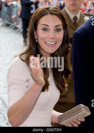 Cornwall, UK. 1er septembre 2016. La Grande-Bretagne Catherine, la duchesse de Cambridge, visite la cathédrale de Truro à Cornwall, 1 septembre 2016. Photo : Albert Nieboer/pre/ - PAS DE SERVICE DE FIL - Crédit photo : dpa alliance/Alamy Live News Banque D'Images