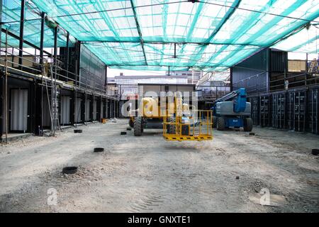 Boxpark Croydon, London, UK. 1er septembre 2016. Les travailleurs de Boxpark Croydon préparer l'arrivée du maire de Londres. Le maire de Londres, Sadiq Khan visites Boxpark, Croydon Croydon Boxpark en amont du festival d'ouverture de crédit fin octobre : Dinendra Haria/Alamy Live News Banque D'Images
