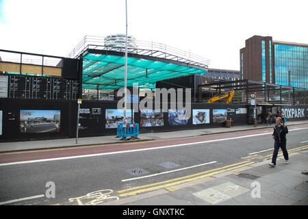 Boxpark Croydon, London, UK. 1er septembre 2016. Vue extérieure de Boxpark, Croydon. Le maire de Londres, Sadiq Khan visites Boxpark, Croydon Croydon Boxpark en amont du festival d'ouverture de crédit fin octobre : Dinendra Haria/Alamy Live News Banque D'Images