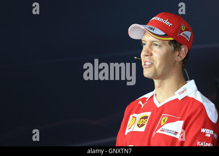 Monza, Italie. 06Th Sep 2016. Formula 1 Grand prix d'Italie, l'arrivée du pilote et conférence de presse 24. La Scuderia Ferrari &# x2013 ; Sebastian Vettel. Credit : Action Plus Sport/Alamy Live News Banque D'Images