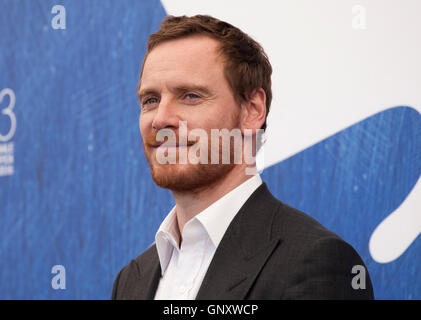 Venise, Italie. Du 1er septembre 2016. Michael Fassbender à la lumière entre les océans film photocall au 73e Festival du Film de Venise, la Sala Grande le jeudi 1er septembre 2016, le Lido de Venise, Italie. Credit : Doreen Kennedy/Alamy Live News Banque D'Images