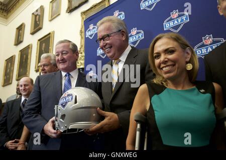 Philadelphia, PA, USA. Du 1er septembre 2016. Les responsables de la NFL et des représentants de la ville de Philadelphie pour accueillir 2017 Annonce de NFL au 1er septembre 2016 Conférence de presse à l'Hôtel de Ville, Philadelphie, Pennsylvanie. Credit : Bastiaan Slabbers/ZUMA/Alamy Fil Live News Banque D'Images