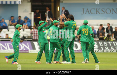 Leeds, UK. 06Th Sep 2016. Headingley Carnegie Stadium, West Yorkshire, Leeds, Royaume-Uni. Jeudi 1 septembre 2016. Mohammed Rizwan du Pakistan célèbre en tenant le wicket de Jason Roy d'Angleterre au cours de la 4ème internationale un jour entre l'Angleterre et le Pakistan à Londres le 1er septembre 2016 © Stephen Gaunt/Alamy Live News Crédit : Stephen Gaunt/Alamy Live News Banque D'Images