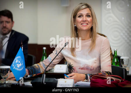 Jakarta, Indonésie. Du 1er septembre 2016. Reine Maxima des Pays-Bas visite le gouverneur de la Banque d'Indonésie à Jakarta, Indonésie, 1 septembre 2016. Maxima de l'Indonésie comme Reine des visites du Secrétaire général des Nations Unies pour l'avocat spécial Finance Inclusive pour le développement. Photo : Patrick van Katwijk/ POINT DE VUE - PAS DE FIL - SERVICE/dpa/Alamy Live News Banque D'Images