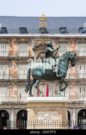 Statue en bronze du roi Philippe III Plaza Mayor, Madrid, Espagne Banque D'Images