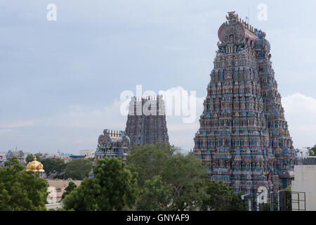 Le Nord et l'Ouest Gopuram du Temple Meenakshi. Banque D'Images